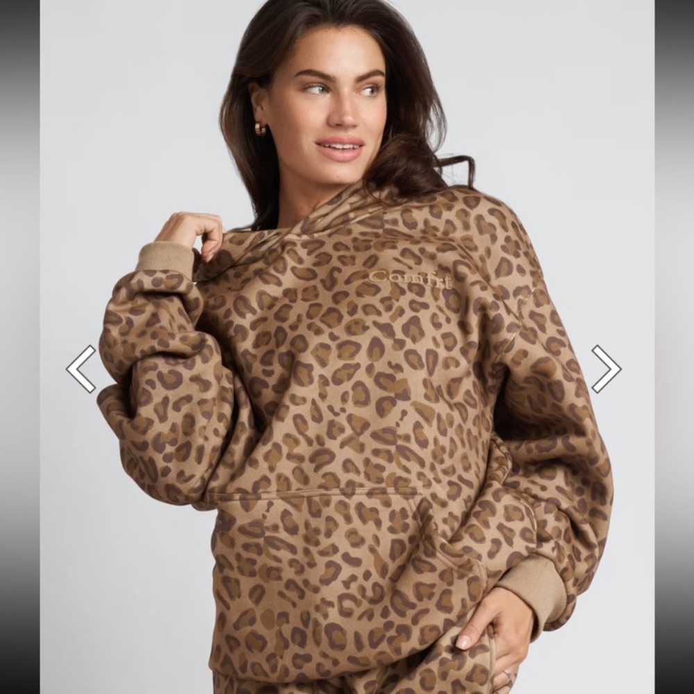 Comfort NWOT Leopard Print Oversized Plush Sweatshirt
